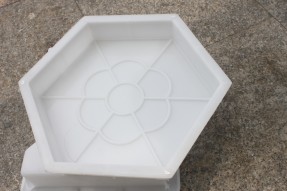 六棱塊護(hù)坡塑料模具什么材質(zhì)的好？