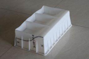 使用混凝土路側(cè)石塑料模具澆筑路側(cè)石過程中能否確定水泥混凝土配比？
