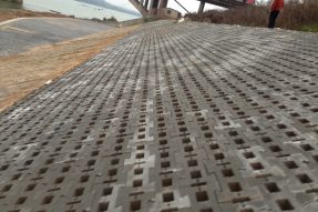 水利護坡磚塑料模具主要應用在哪些施工地點？